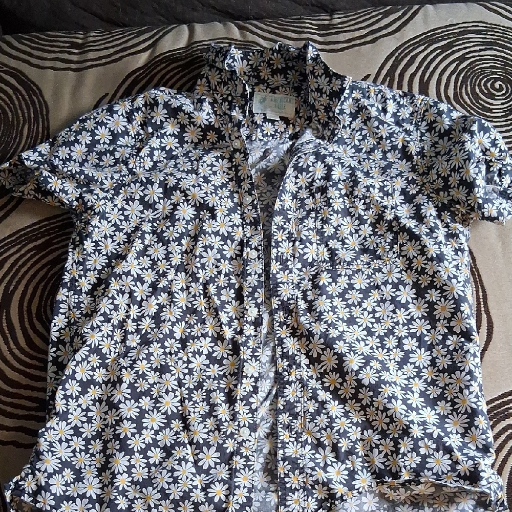 American Eagle Outfitters Men's Daisy Print Shirt - Black and White